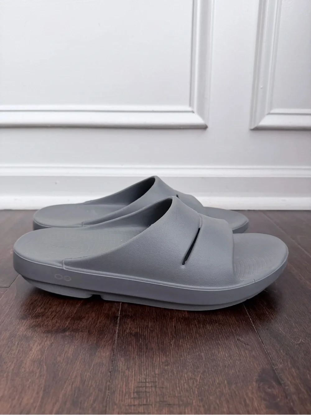 Oofos Ooahh Recovery Slides grey M12 W14